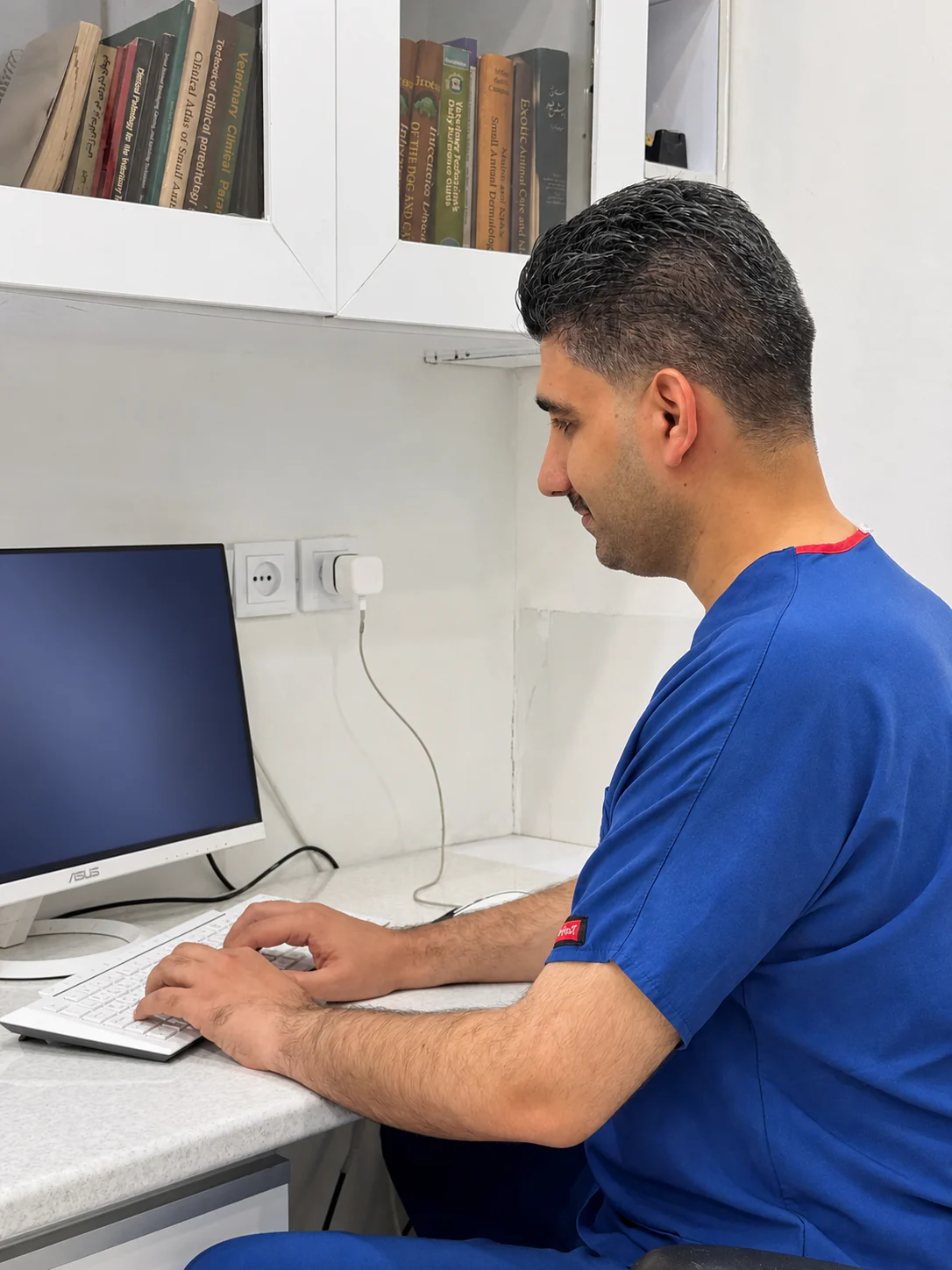 ثبت و بررسی پرونده بیمار توسط دکتر صلاح محمودی‌نژاد؛ اطلاعات نمایشگر حذف شده است